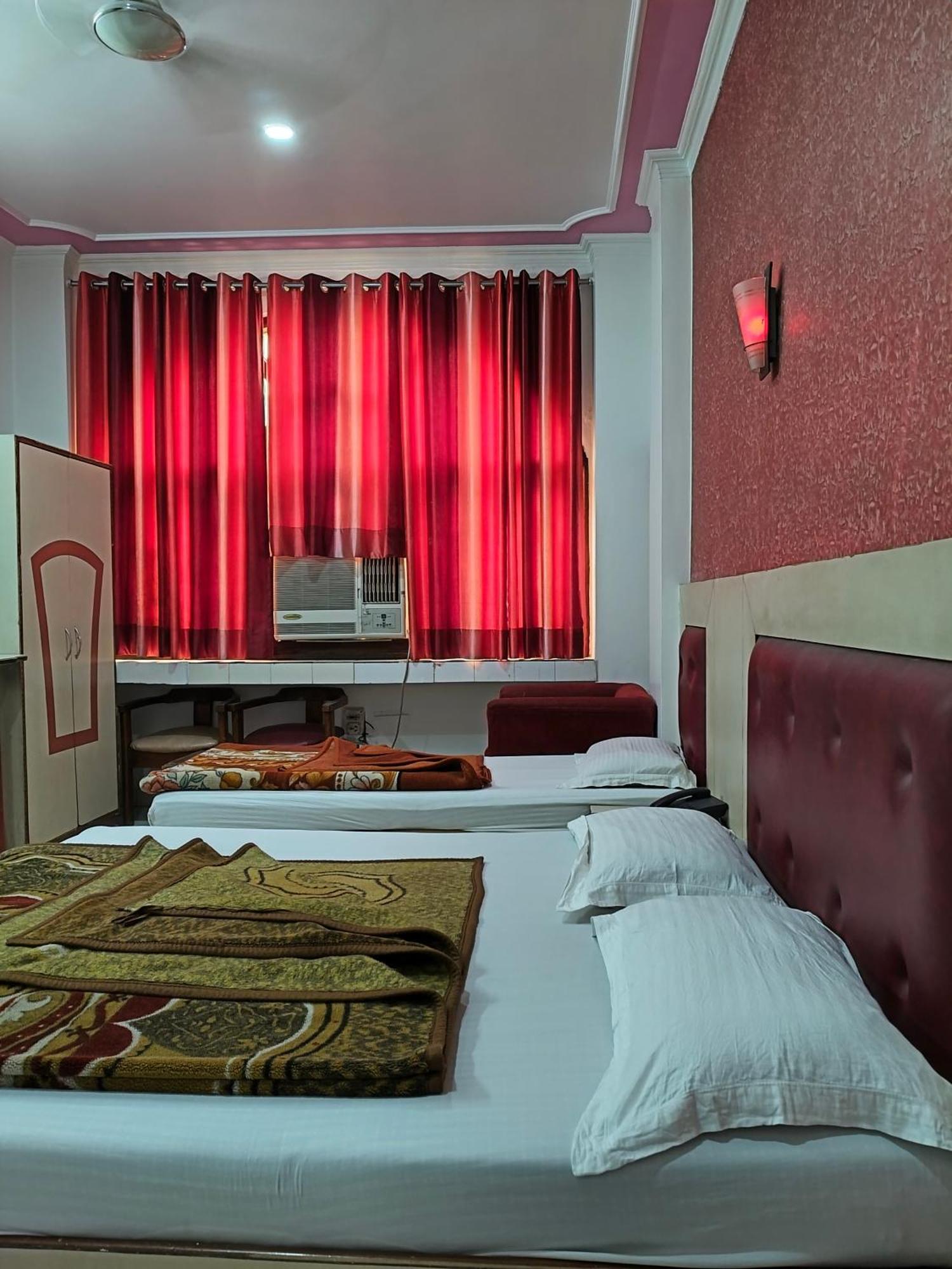 Hotel Yatri International New Delhi Eksteriør bilde