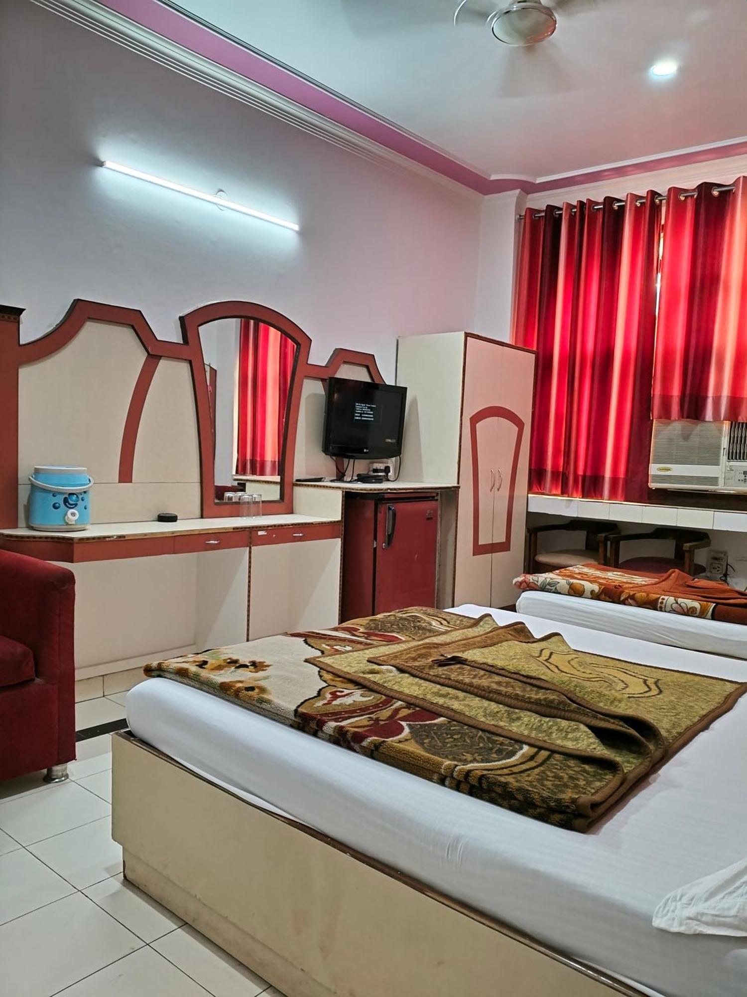 Hotel Yatri International New Delhi Eksteriør bilde
