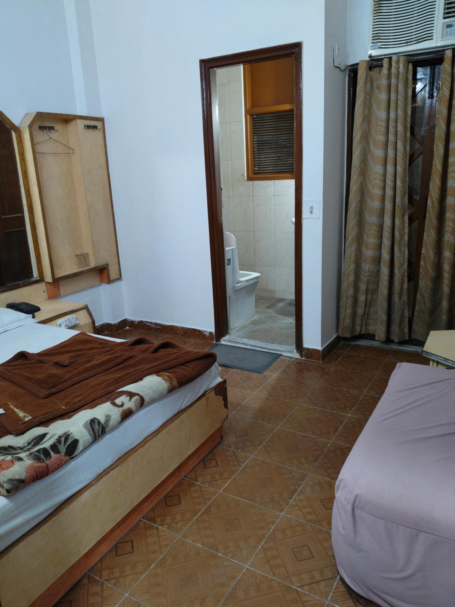 Hotel Yatri International New Delhi Rom bilde