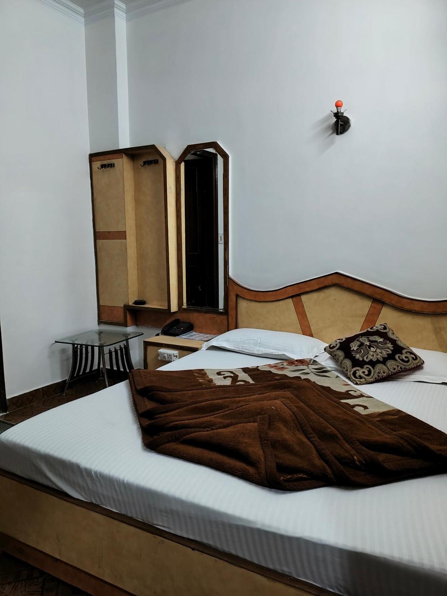 Hotel Yatri International New Delhi Rom bilde