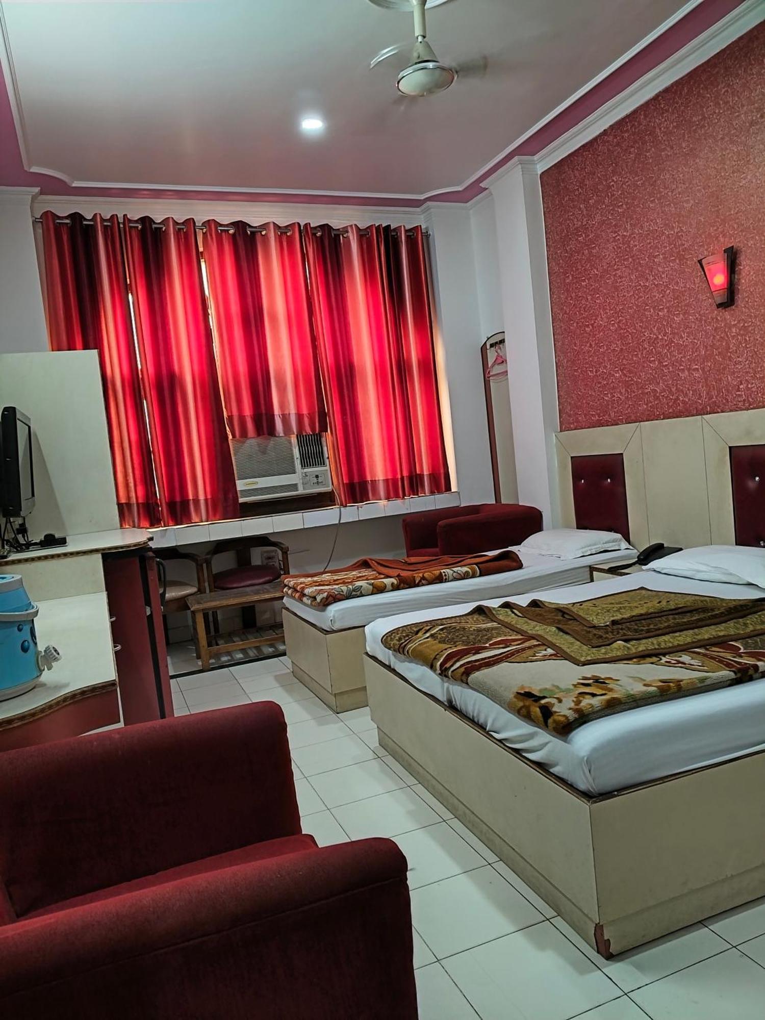 Hotel Yatri International New Delhi Rom bilde